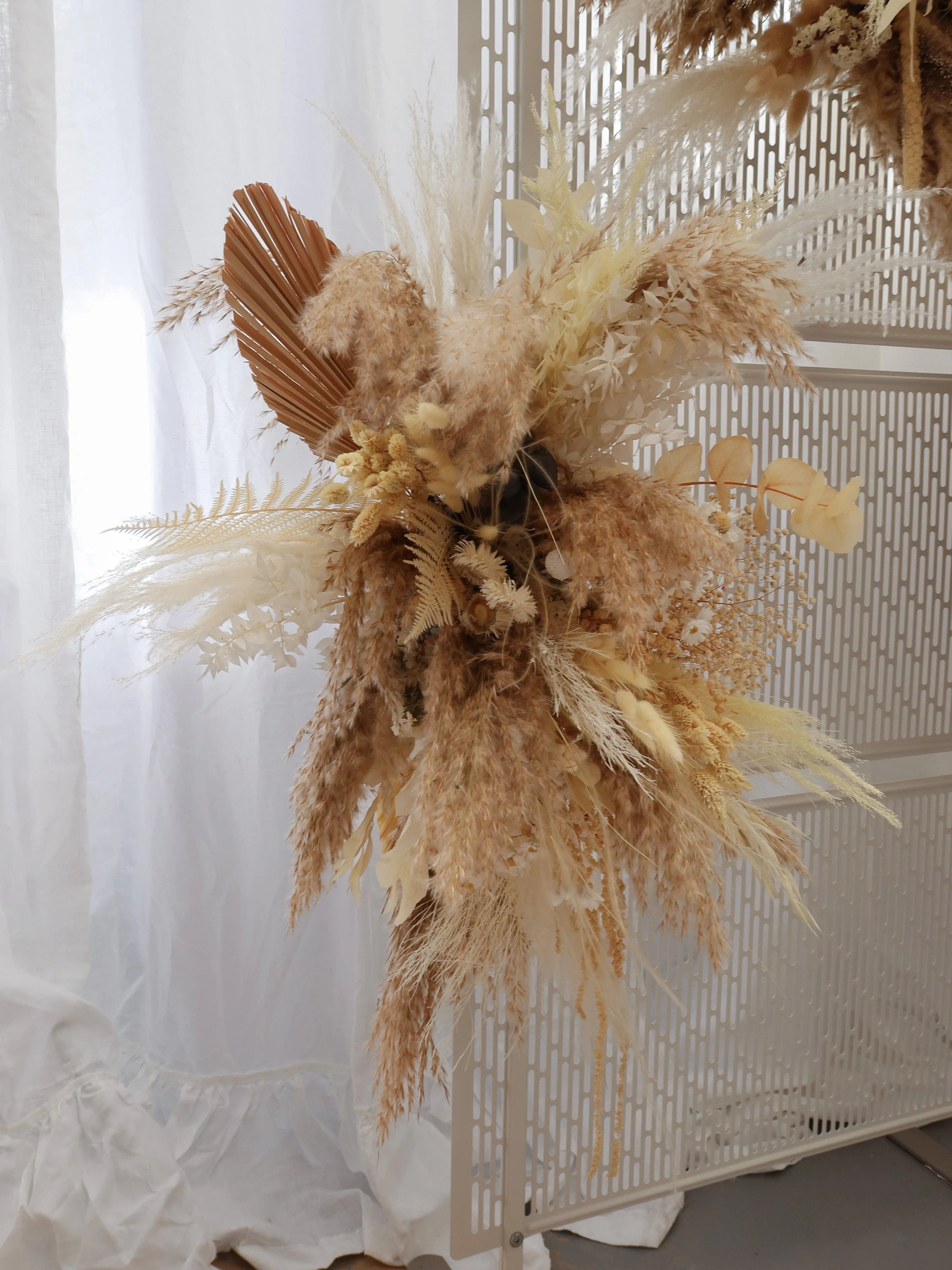 Dried Flowers Arch Decoration - Natural Cream & Brown