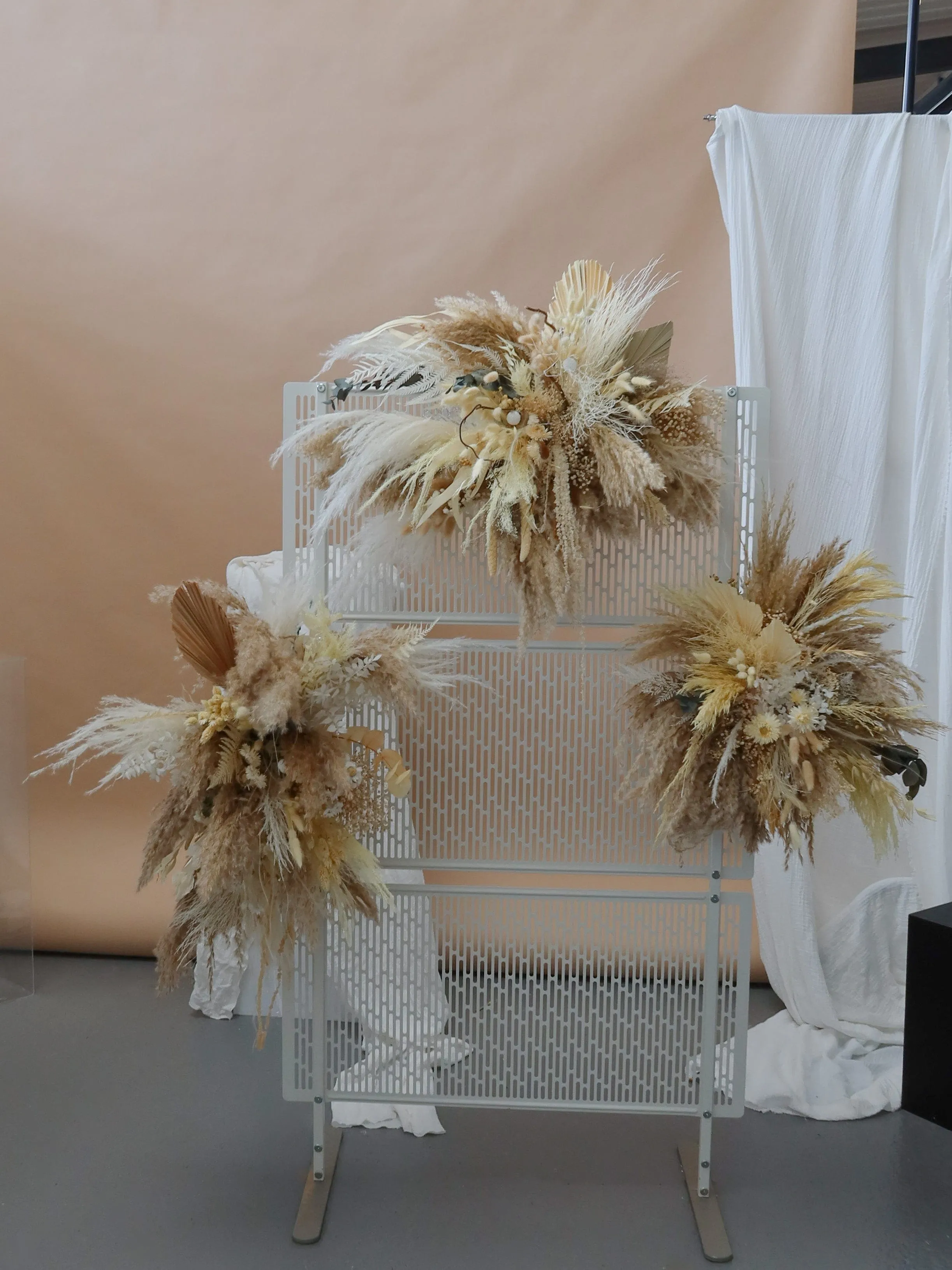 Dried Flowers Arch Decoration - Natural Cream & Brown