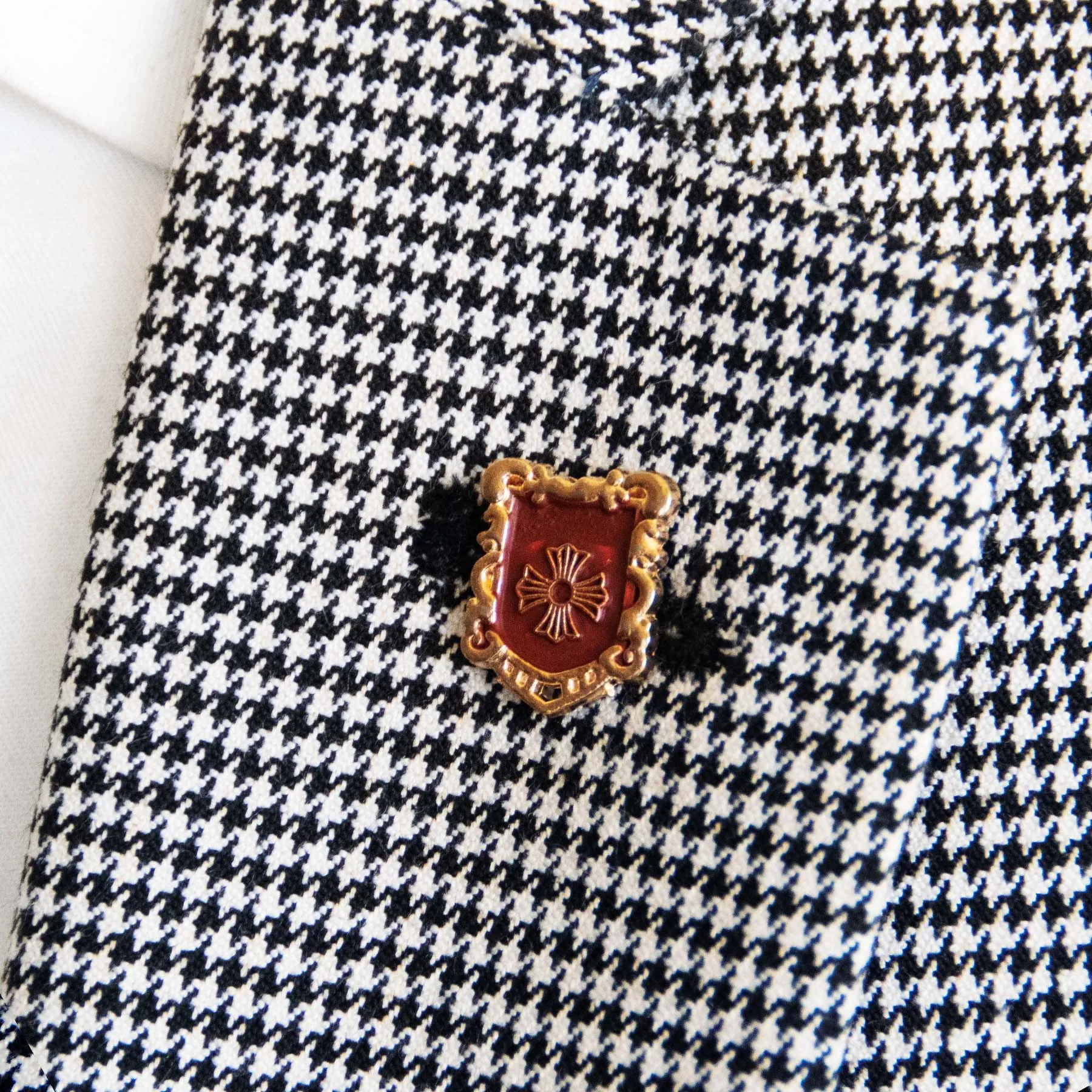 IRON CROSS KNIGHT SHieLD – Maroon AND GOLD LAPEL PINS